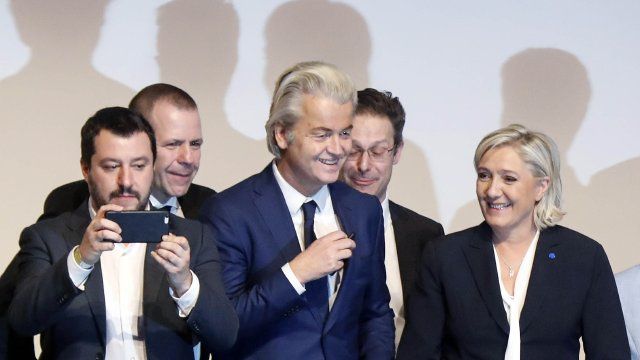 La Vague Populiste Déferle sur l'Europe : Entre Colère et Tentations Autoritaires