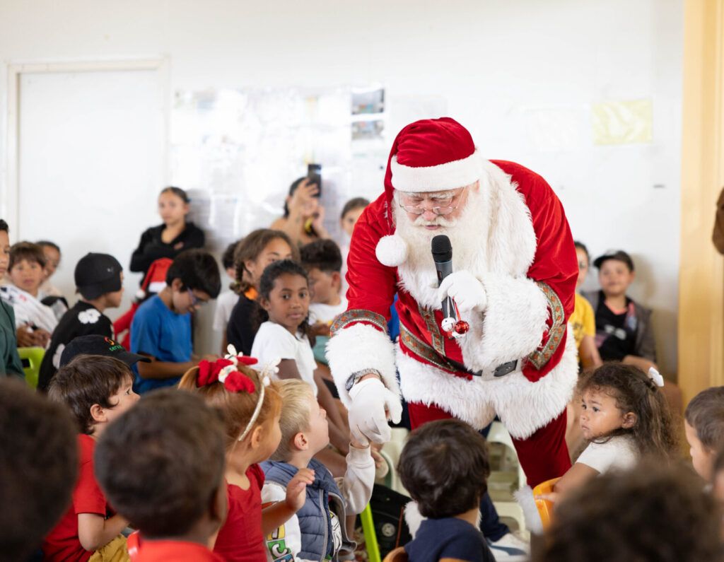 La Magie de Noël Réinventée : Entre Sobriété Énergétique et Tradition, Célébrer les Fêtes en 2025