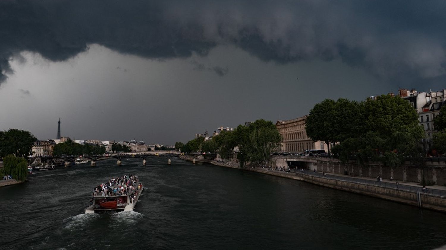 la grêle s’abat sur Paris, la France confrontée à l’extrême volatilité climatique