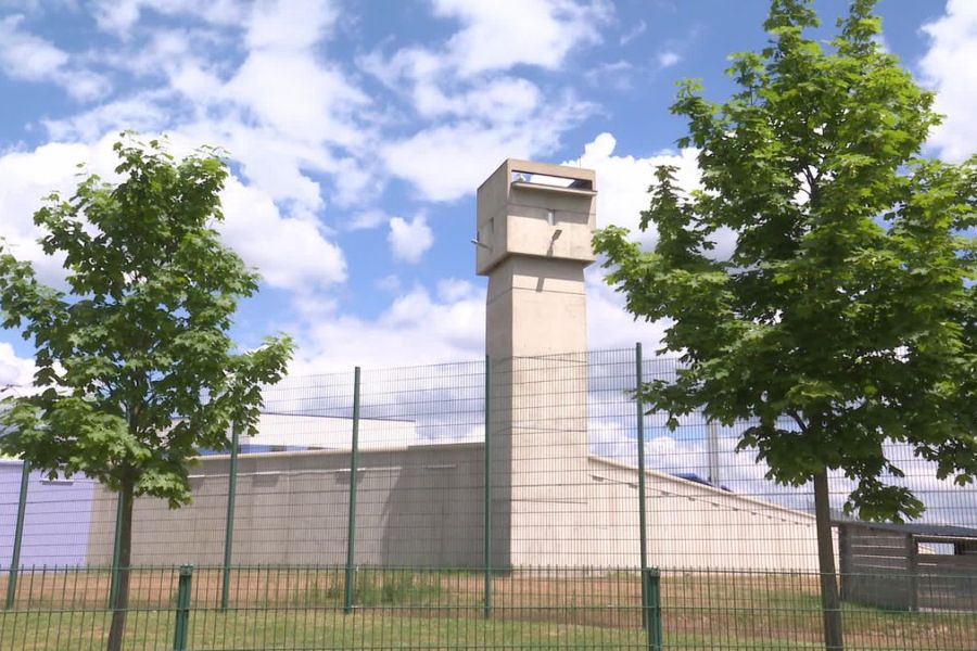 Rennes – Meurtre aggravé par torture en prison, perpétuité encourue