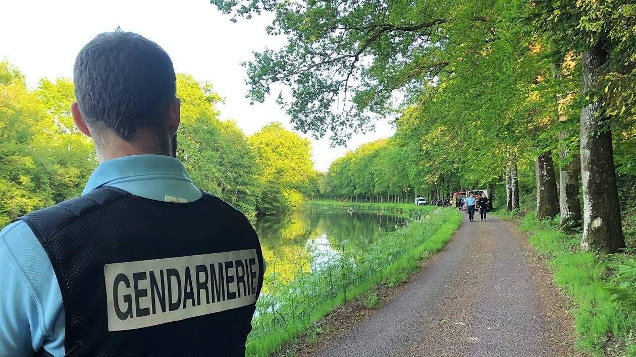 Le corps d’un nouveau-né découvert dans un canal, émotion nationale