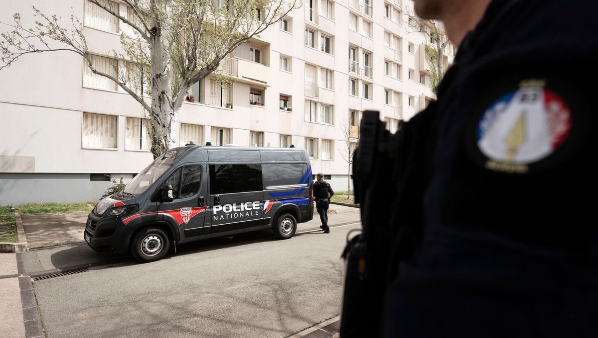 Il est venu au contact pour insulter les policiers" : à Clermont-Ferrand, un homme en fauteuil roulant frappé après avoir foncé sur des CRS – Révélations, Enquête et Polémique Autour d'une Vidéo Choc.