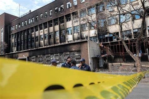 Incendie meurtrier de Johannesburg en Afrique du Sud : Un homme inculpé de 76 chefs d'accusation