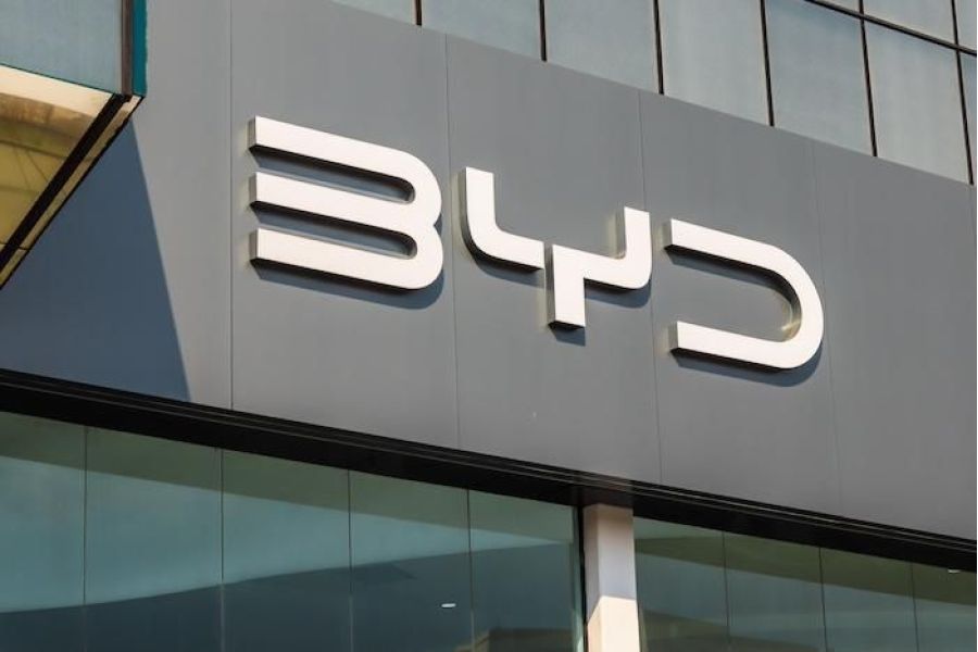 BYD promet un "bond" des ventes de voitures électriques en Europe en 2025 : Défi aux géants européens ?