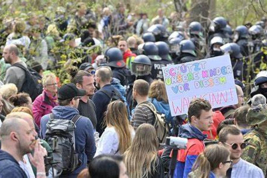 Protestations contre la politique de santé du gouvernement à Stuttgart en Allemagne