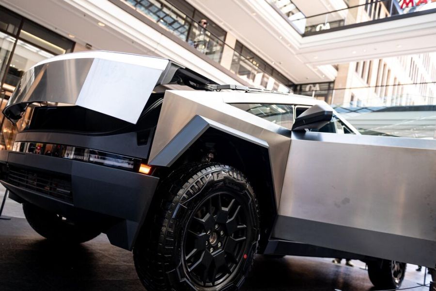 Tesla rappelle 46.000 Cybertruck : Un défaut de carrosserie menace l'image du géant, vers une crise de confiance ?