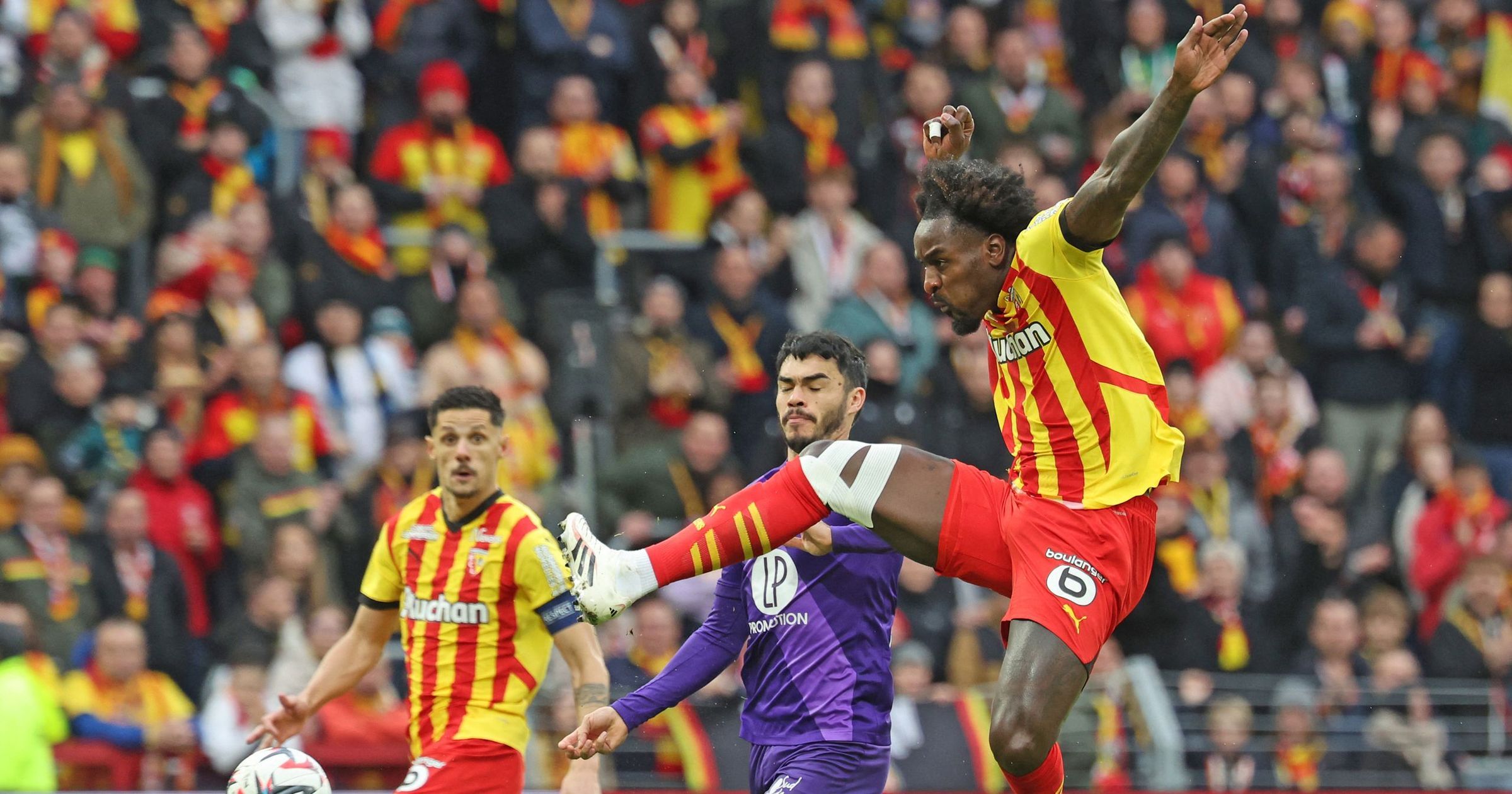 Ligue 1 - Lens piégé par Toulouse, Strasbourg et Angers respirent