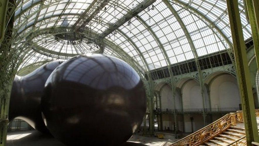 Greenpeace ensanglante une toile géante d’Anish Kapoor sur une plateforme gazière en mer du Nord