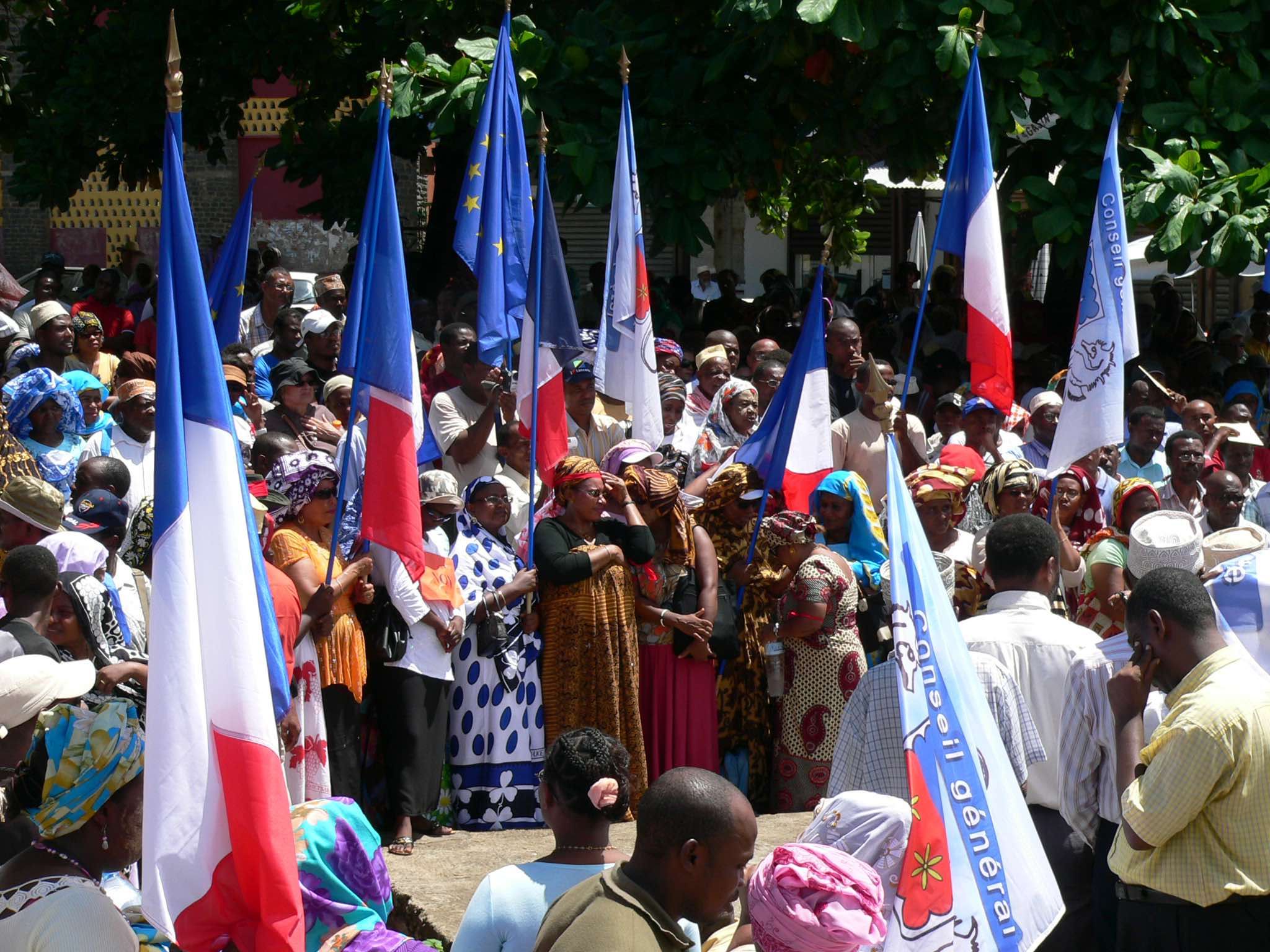 Débat sur l'abrogation du droit du sol à Mayotte au sein du gouvernement