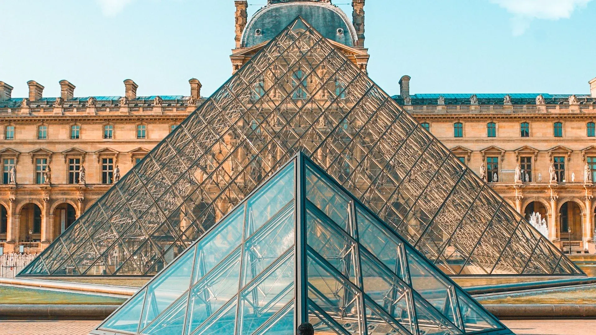 Les "Fashion-Tech" : Comment l'intelligence artificielle redéfinit la création et la consommation dans le luxe