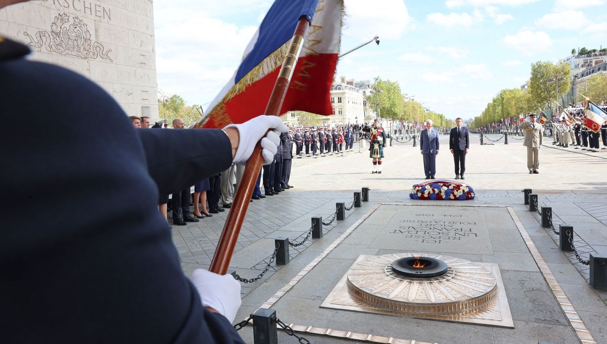 Colère à Paris après la déchéance de nationalité d’un homme ayant fumé au monument aux morts