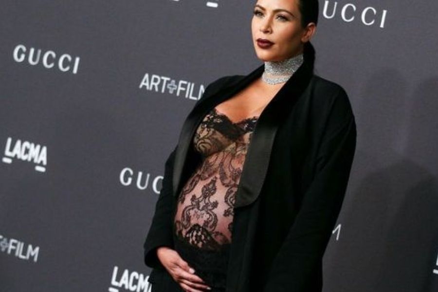 OMONDO SCANDALES DES STARS : Kim Kardashian au cœur d'une controverse après des commentaires sur la maternité