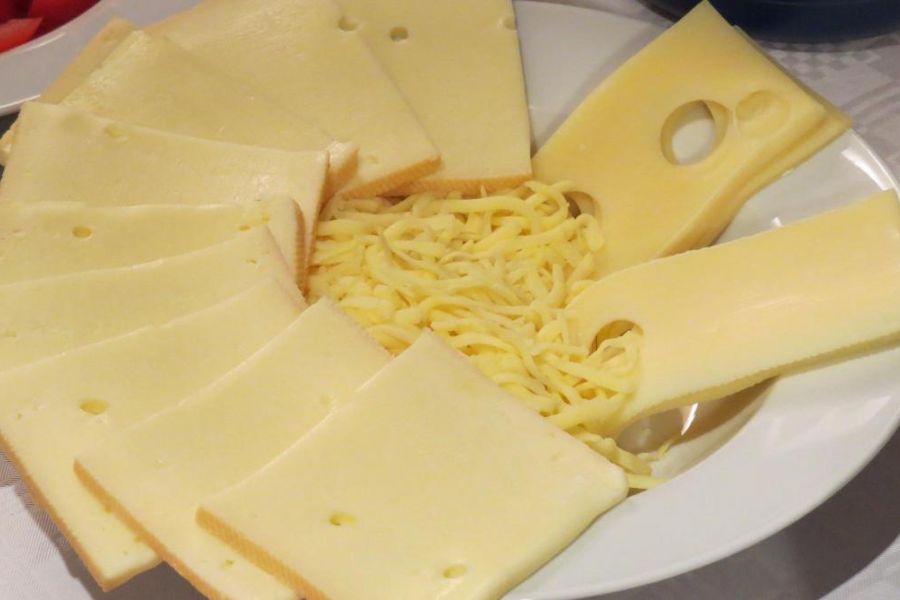 Fromages à raclette rappelés : alerte sanitaire majeure pour 56 références contaminées à la listéria