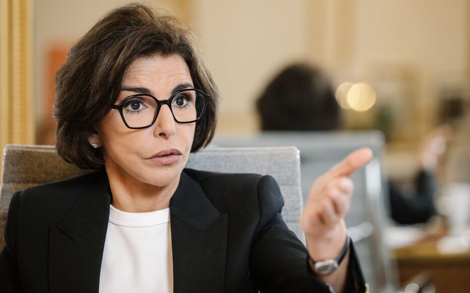 Rachida Dati s'oppose à Amazon sur les frais de port des livres : un combat pour la culture française