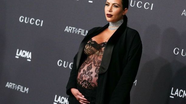 OMONDO SCANDALES DES STARS : Kim Kardashian au cœur d'une controverse après des commentaires sur la maternité