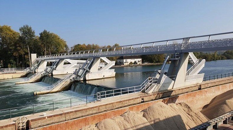 EAU EN ÎLE-DE-FRANCE : Le Barrage de Vaires-sur-Marne au Plus Bas et l'Urgence des Restrictions
