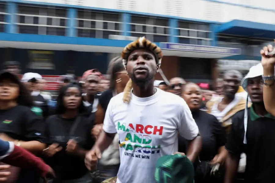 Dossier : La chasse aux émigrés en Afrique du Sud, un "apartheid nouveau style" ?