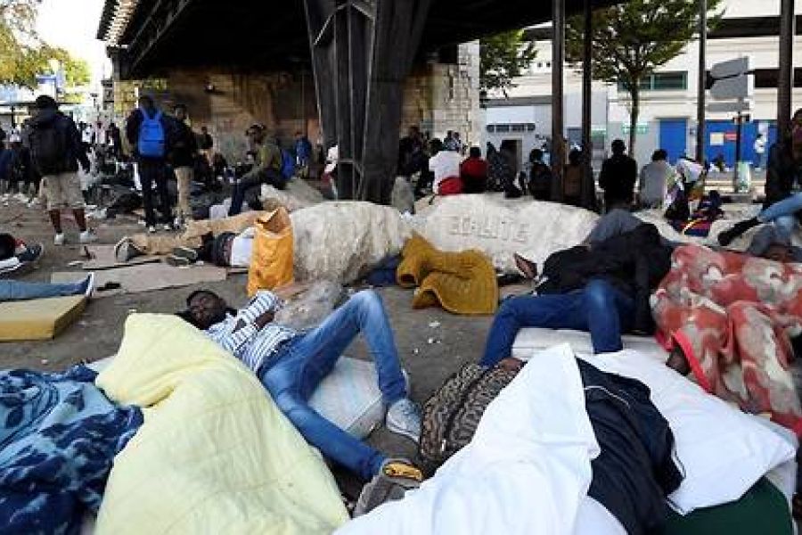 Paris : évacuation d’un campement de migrants, l’urgence humanitaire au cœur de la capitale