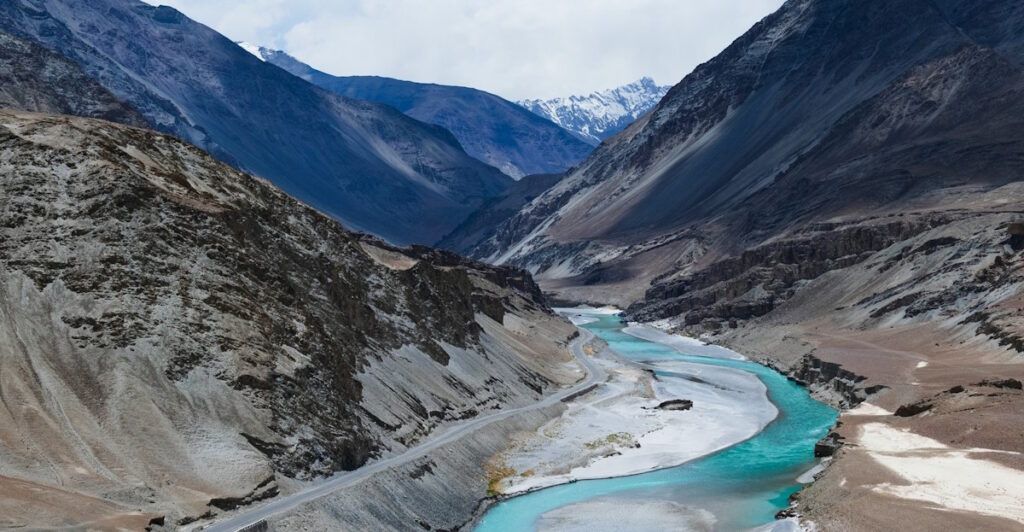 L'Inde et le Défi de l'Eau : Les Nouveaux Traités Régionaux pour la Gestion des Ressources Transfrontalières – Enjeux Climatiques.