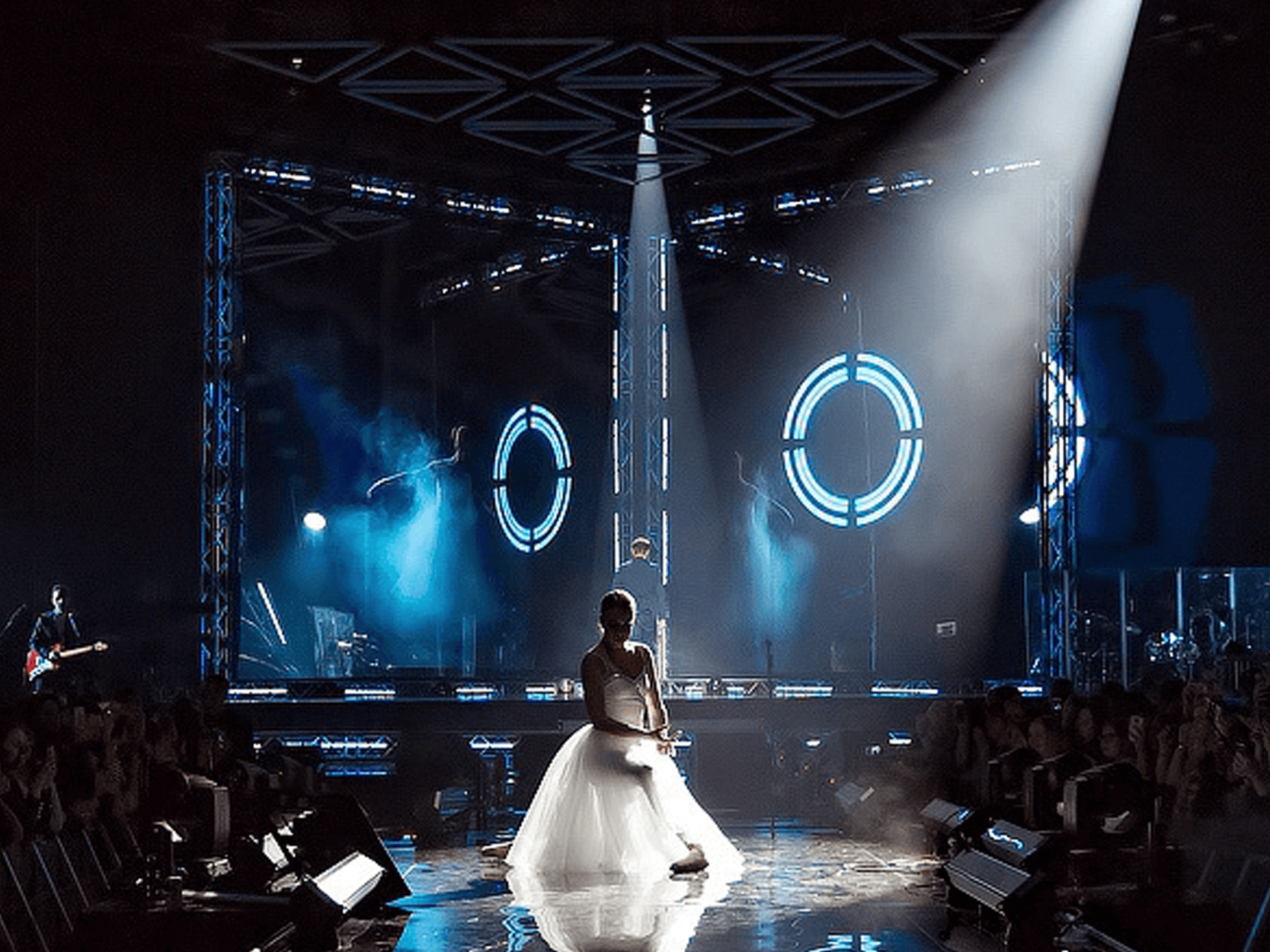 OMONDO ARTS : Le premier concert holographique multi-artistes fait salle comble