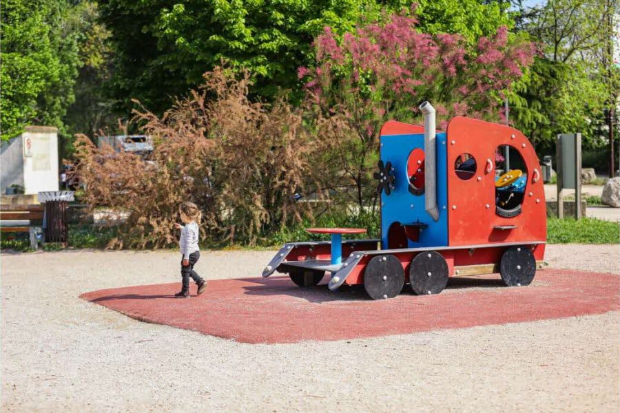 : "Oubli" d'un Bébé dans un Parc à Nice : L'Erreur Humaine qui Soulève la Question de la Supervision et de la Qualité de l'Accueil en Micro-Crèche