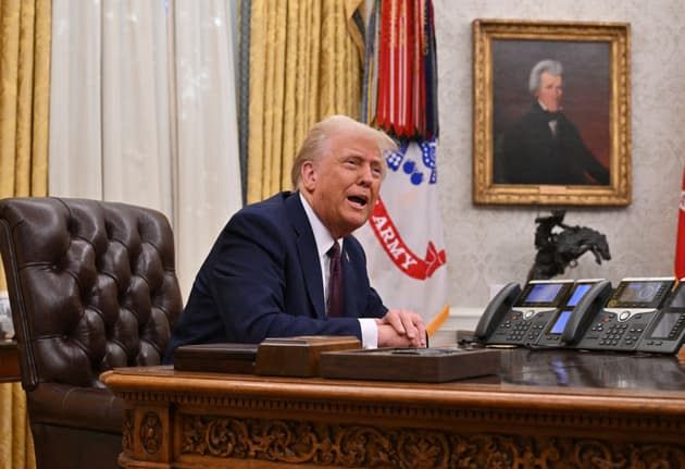 Trump gracie 23 militants anti-avortement et menace l'accès aux soins de millions d'Américains