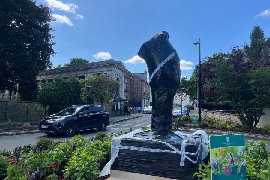 Statue d’Arnaud Beltrame inaugurée à Bry-sur-Marne, hommage à un « héros français »