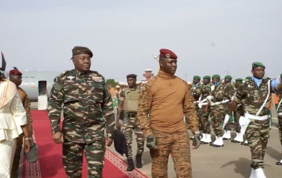 Le Mali, le Burkina Faso et le Niger renforcent leur alliance militaire – Paris marginalisé