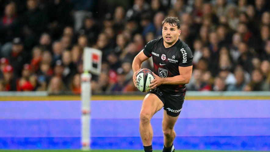 Rugby : « On a vu d'autres équipes soulever le trophée à notre place », prévient Antoine Dupont