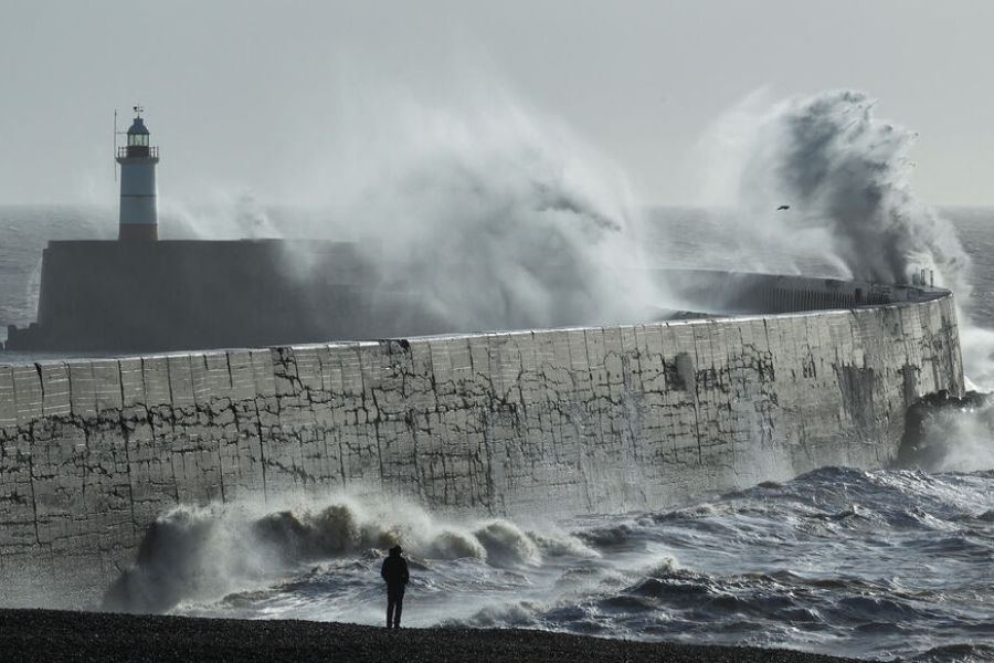 Tempête Amy en Irlande : un mort et rafales atteignant 148 km/h provoquent d’importantes perturbations