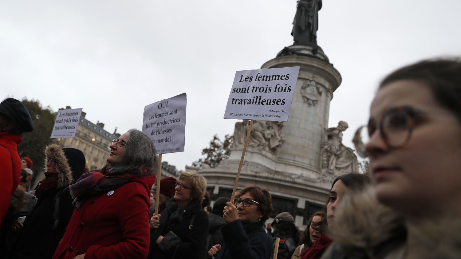 France : Plusieurs femmes manifestent à Paris à l'occasion de la JIF