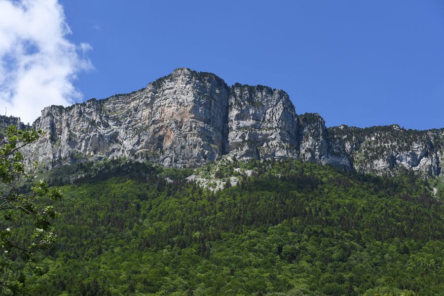 En Isère, un jeune randonneur retrouvé mort après une chute de 100 mètres dans le massif de Belledonne