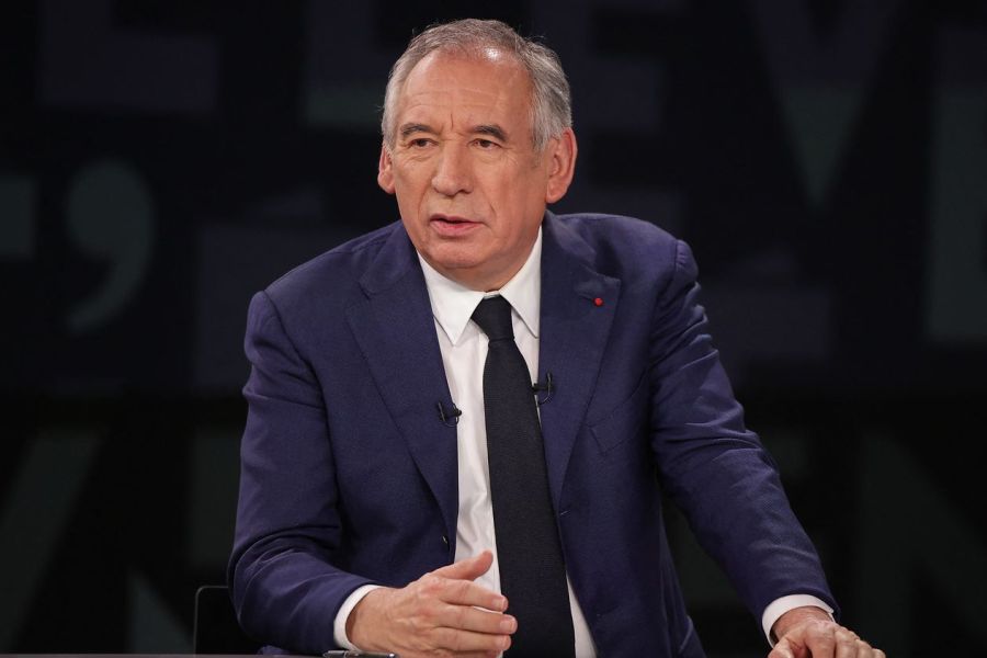 François Bayrou débute son mandat avec une popularité historiquement basse