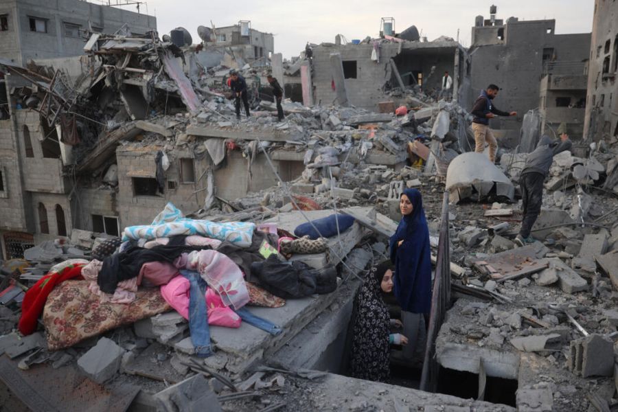 Gaza : 72 morts dans des frappes israéliennes, l’humanitaire sous le feu