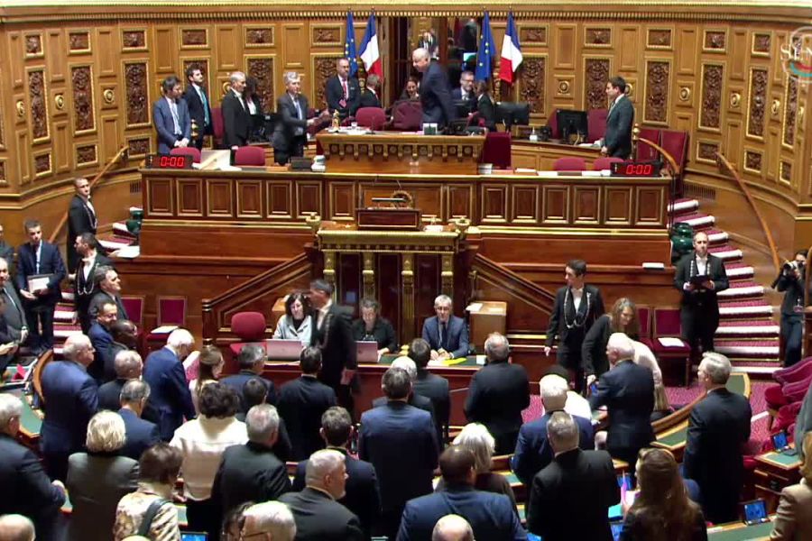 Bras de fer entre majorité présidentielle et opposition pour le contrôle de l’Assemblée nationale, inquiétudes sur la montée de l’extrême-droite.