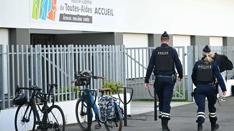 Sécurité à l’école : 1 000 contrôles de sacs, 94 armes saisies – Efficacité réelle ou solution de façade ? Analyse et perspectives.