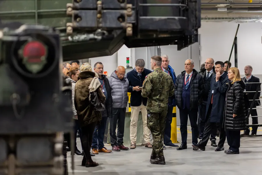 Industrie de Guerre en Pologne : Une délégation de l'UE évalue la montée en puissance du flanc Est