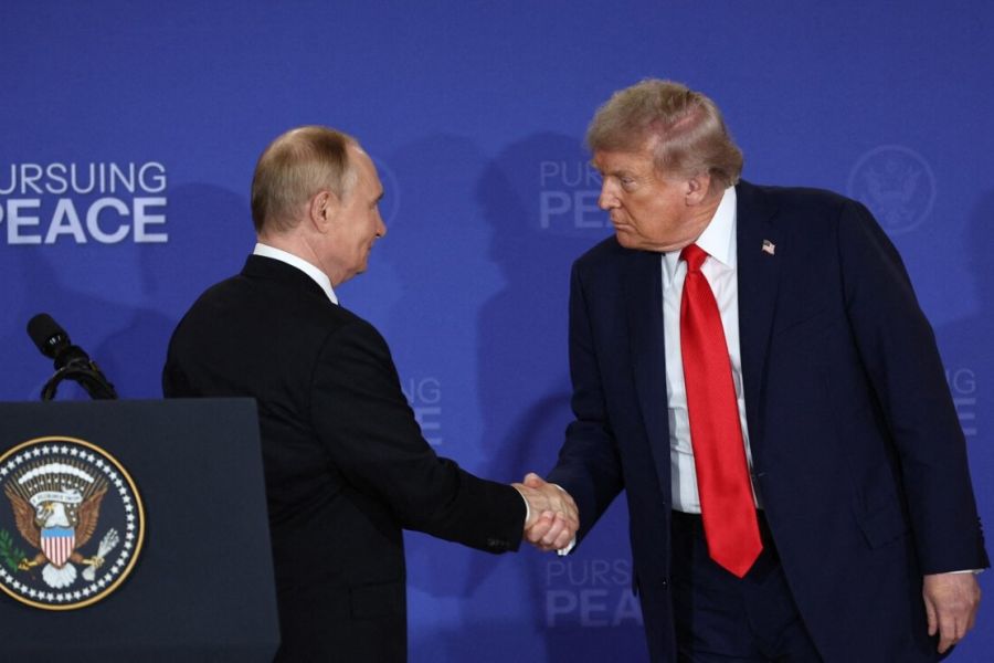 Négociations : Trump et Poutine, main dans la main en Alaska, pour la paix en Ukraine — Le monde en attente d’un accord de cessez-le-feu