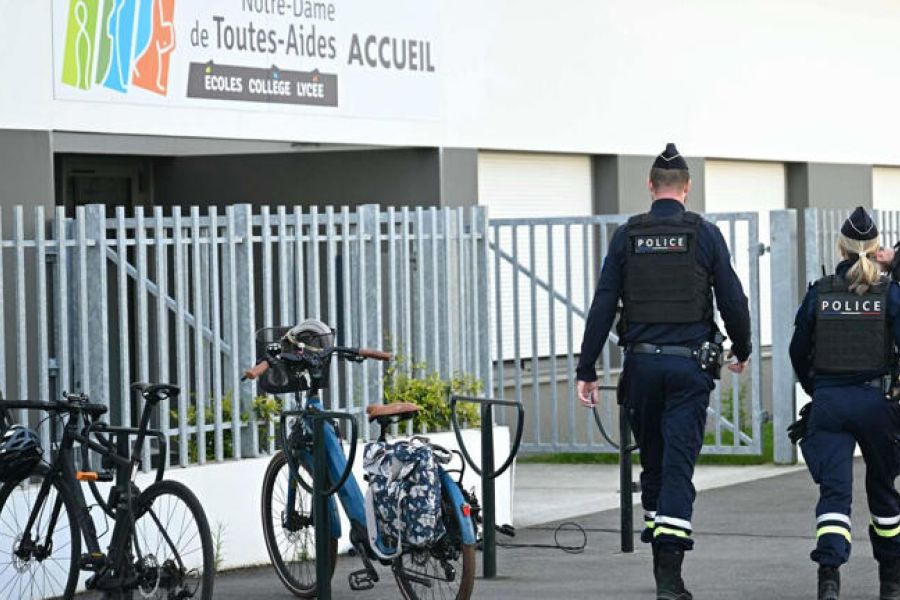 Sécurité à l’école : 1 000 contrôles de sacs, 94 armes saisies – Efficacité réelle ou solution de façade ? Analyse et perspectives.