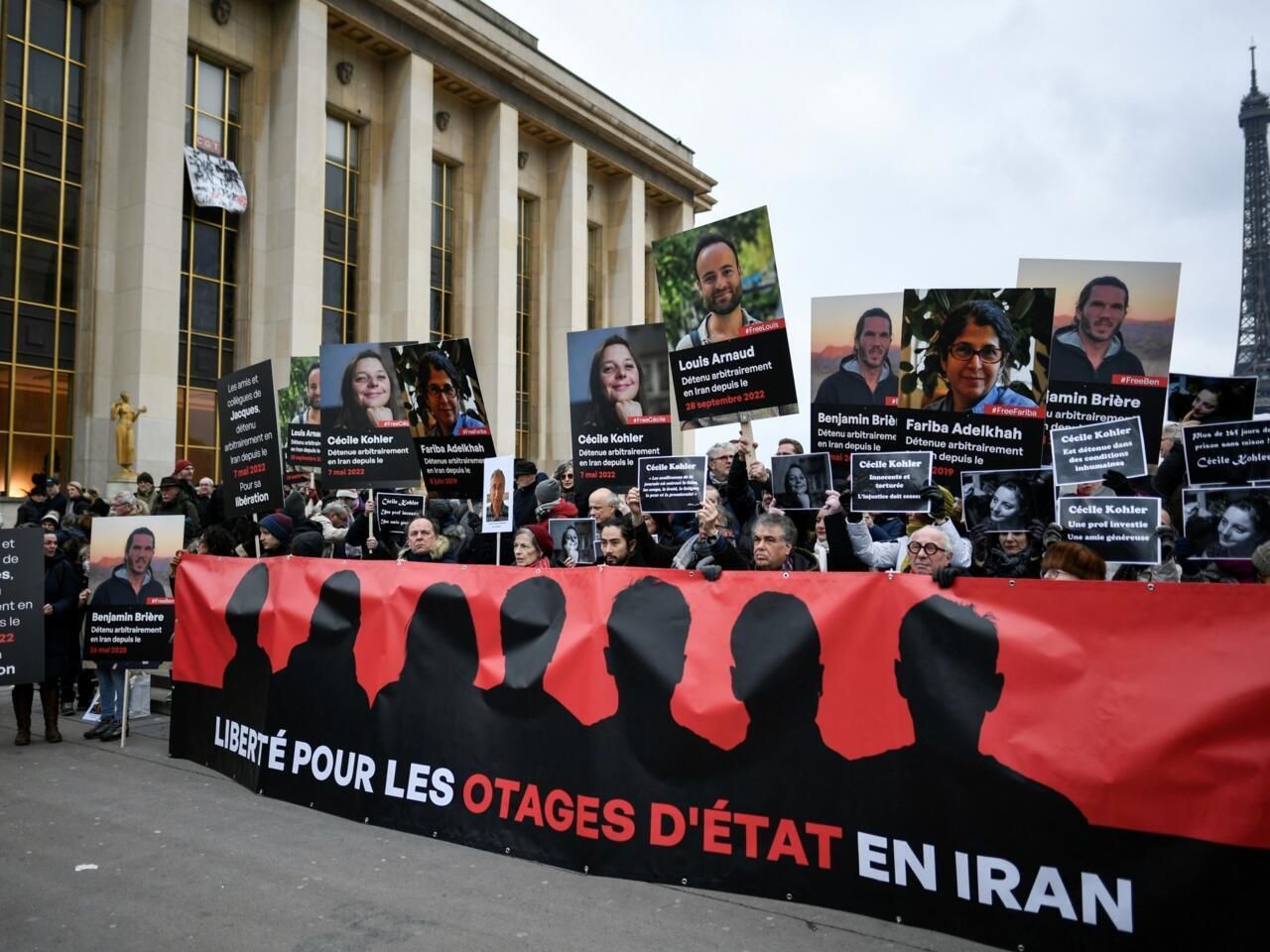 Tensions Iraniennes : Derrière la Libération des Otages, Quel Marchandage avec Paris ?