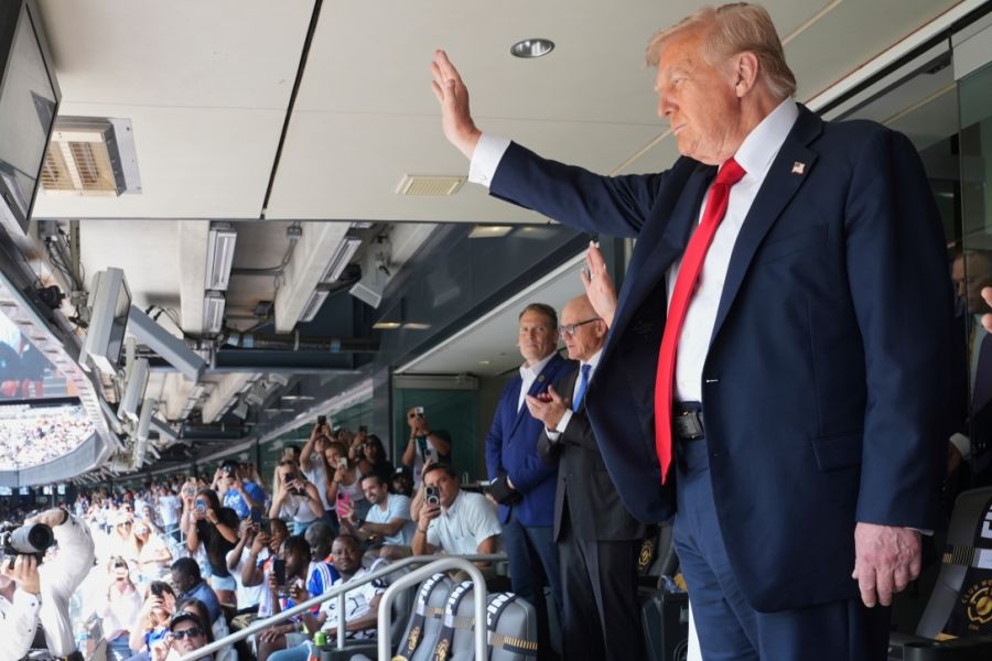 Trump applaudi et hué à la finale PSG-Chelsea