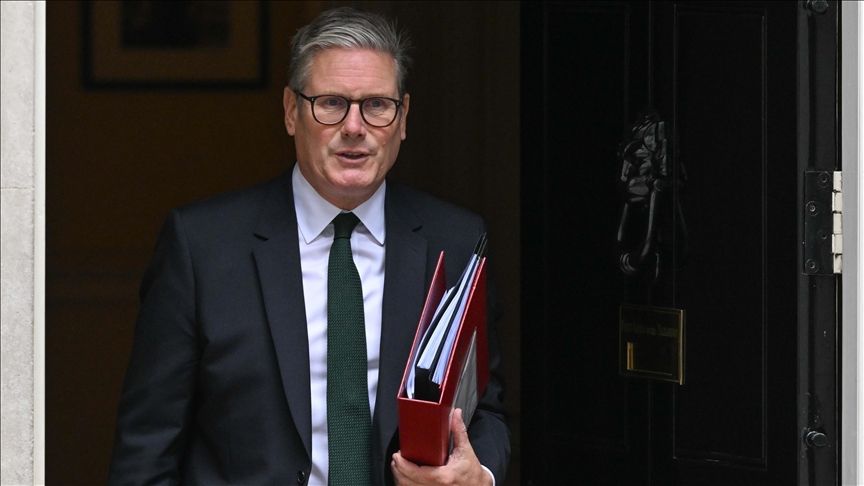 En Grande-Bretagne, le ministre de la Santé limogé pour des commentaires antisémites : quelles conséquences sur la politique numérique britannique ?