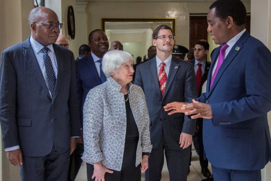 LA ZAMBIE ENTAME DES NÉGOCIATIONS POUR RESTRUCTURER SA DETTE