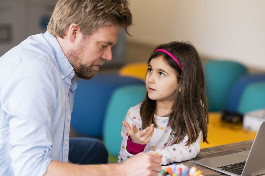 Italie, consentement parental obligatoire pour l’éducation sexuelle, débat sur les droits parentaux