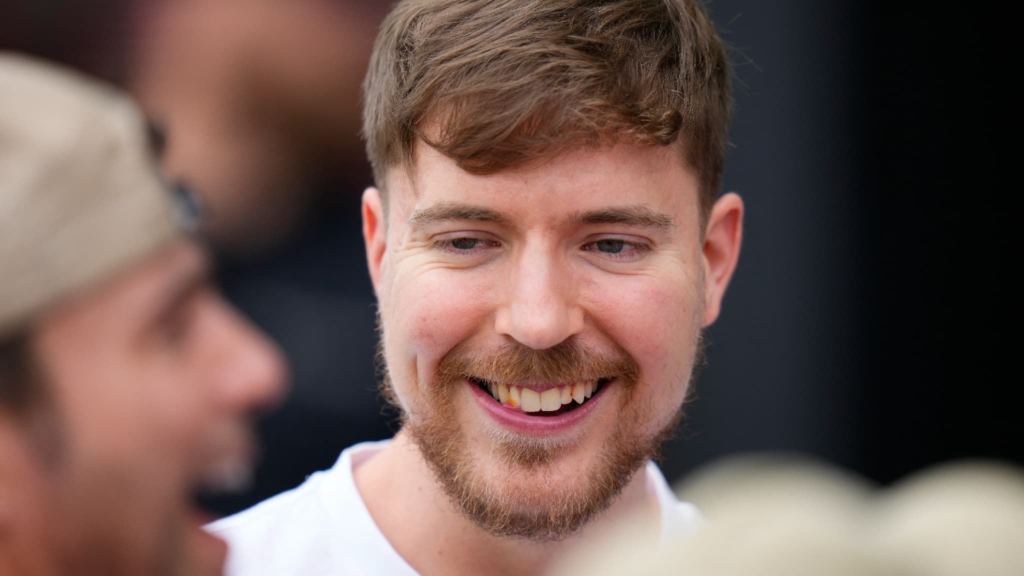 MrBeast envisage de sauver TikTok en le rachetant : un influenceur à la rescousse du réseau social