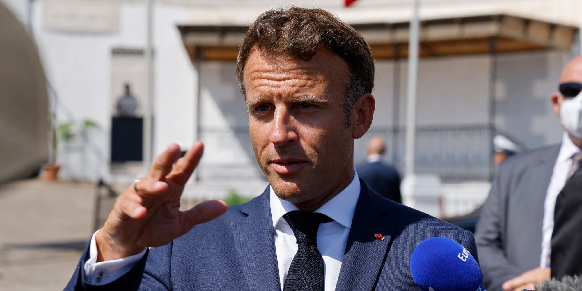 Dossier Omondo Société : Macron et les jeunes – Retour sur une relation en demi-teinte entre espoirs, promesses et déceptions. Emmanuel Macron, un président anti-jeunes ?