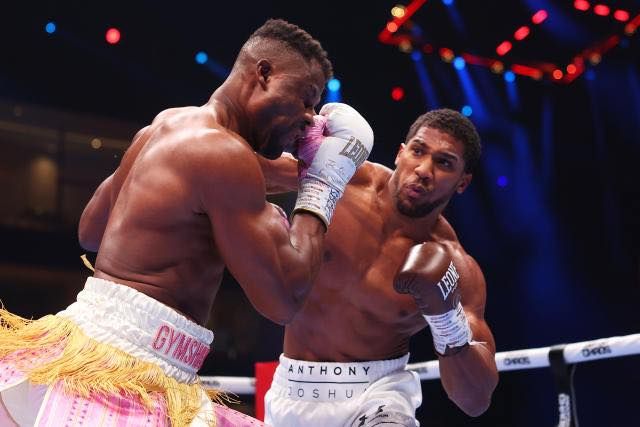 Boxe: Anthony Joshua met KO Francis Ngannou au 2eme round