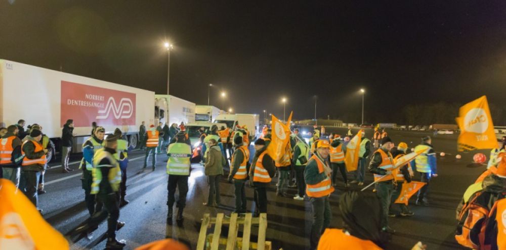 OMONDO POLITIQUE - Présidentielle américaine : le syndicat des routiers refuse de soutenir Trump ou Harris