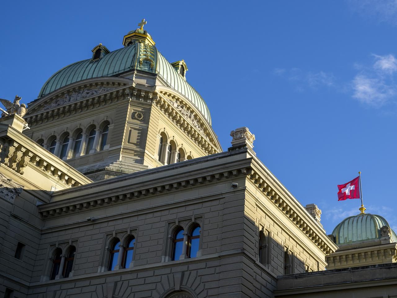 LA RENAISSANCE DU PRESTIGE SUISSE : POURQUOI LA CONFÉDÉRATION REDEVIENT LE COFFRE-FORT ULTIME D’UN MONDE SANS LOIS