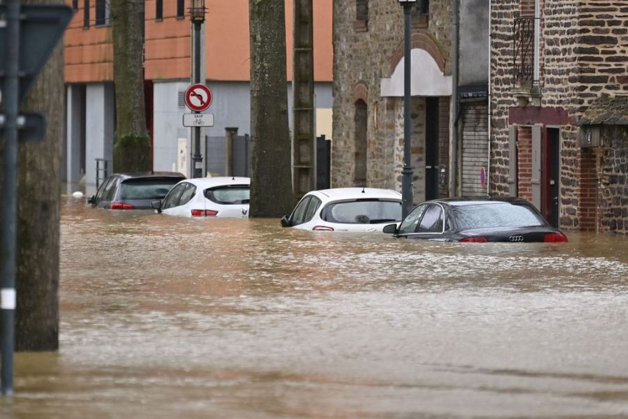 Dépression sur l'ouest de la France : un plaisancier disparu en mer, des inondations à Rennes